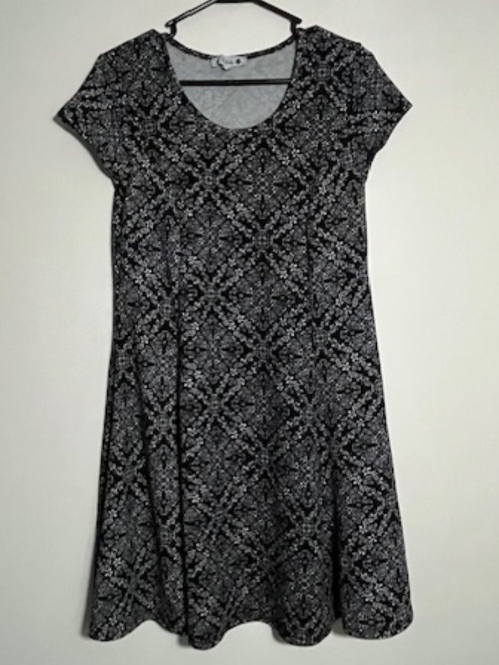 Wilde Black and White Dress Size Large